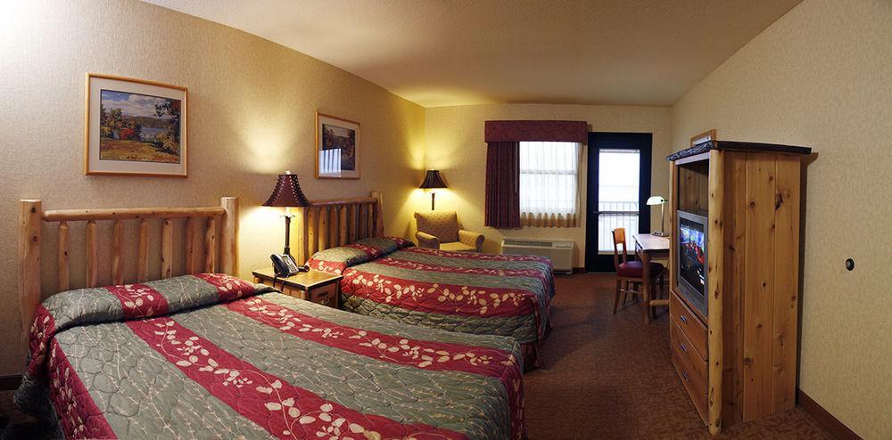 Kewadin St. Ignace Hotel Evergreen Shores エクステリア 写真