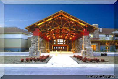Kewadin St. Ignace Hotel Evergreen Shores エクステリア 写真