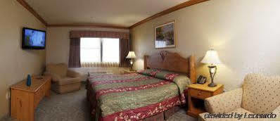 Kewadin St. Ignace Hotel Evergreen Shores エクステリア 写真