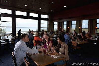 Kewadin St. Ignace Hotel Evergreen Shores エクステリア 写真